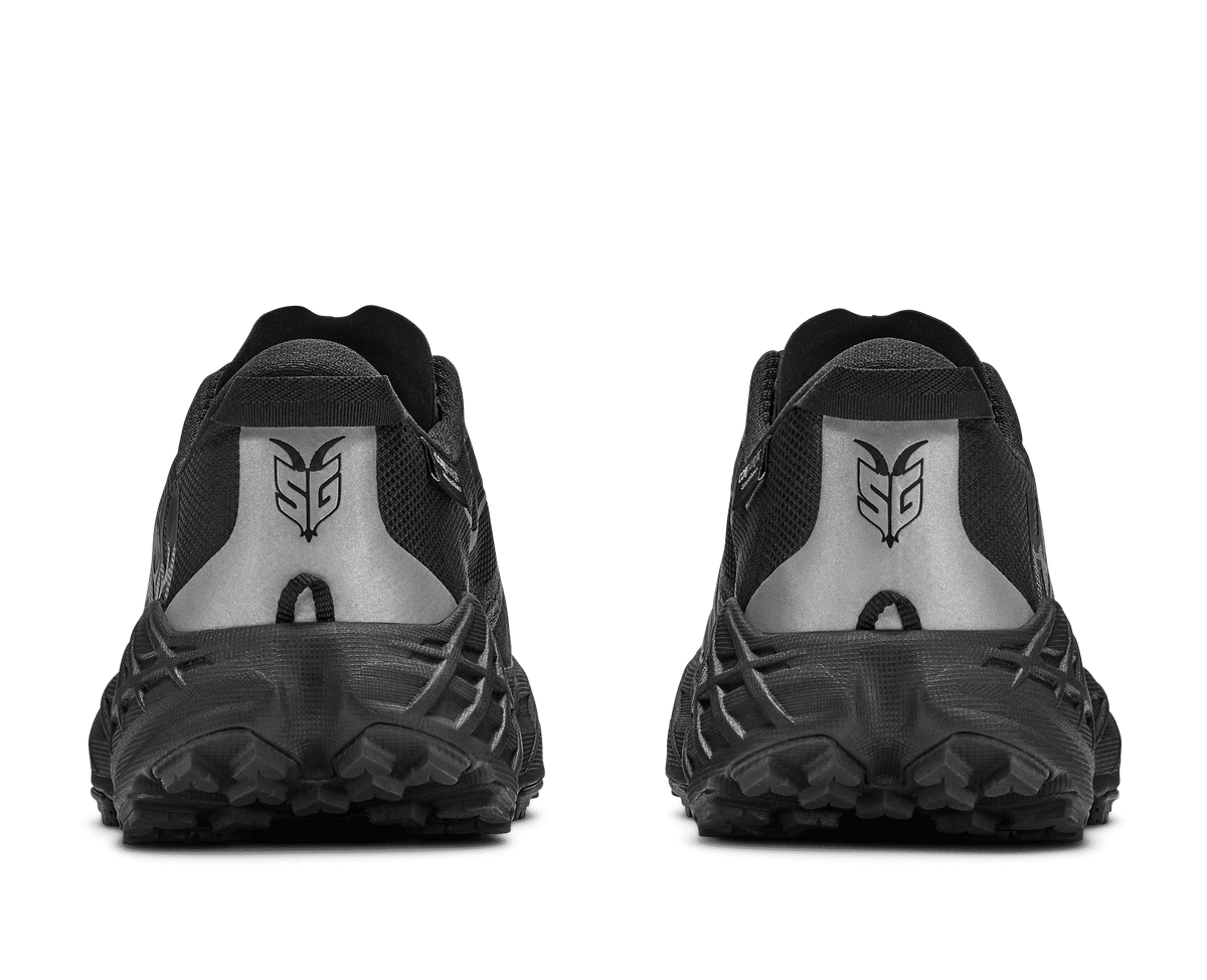 HOKA Men's Speedgoat 7 - BLACK / CARBON BLACK (Wide)