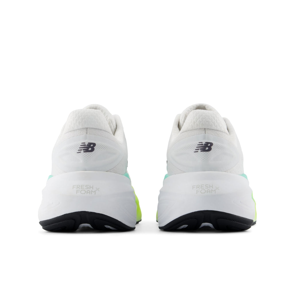 New Balance Womens Fresh Foam X More V6 - WHITE (Extra Wide)
